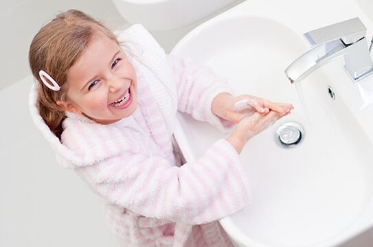Et kaitsta end ussidega nakatumise eest, peate käsi pesema